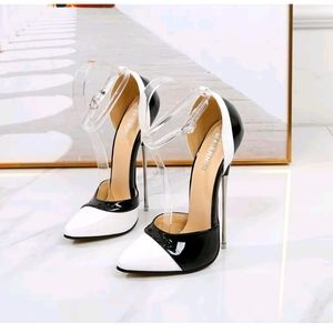 Woman Close toe High Heels Black & White